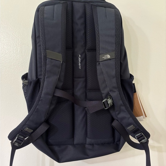NWT Unisex The North Face Vault Navy Blue and White Backpack with Padded Straps - Picture 2 of 9